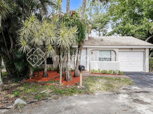 1220 NW 89th Dr, Pompano Beach, FL 33071