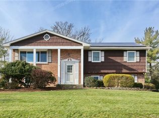 2 Skyline Dr, Thiells, NY 10984