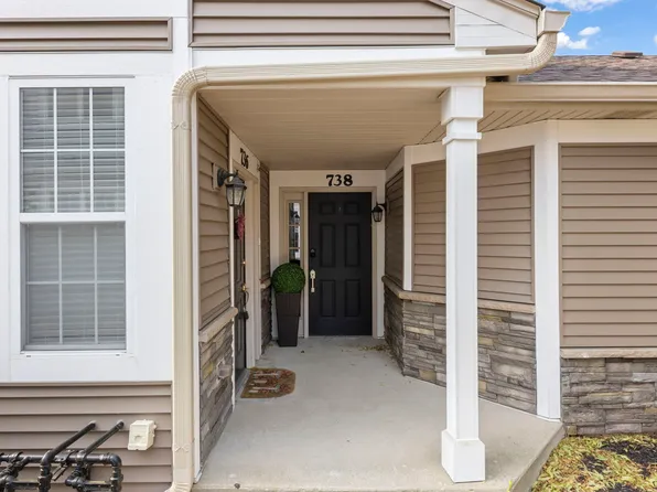 738 Woodewind Dr Unit 738, Naperville, IL 60563