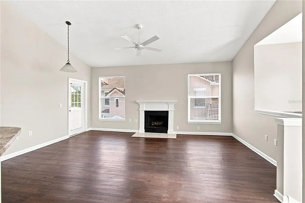 2 bed, 2.0 bath, 1175 sqft, $1,900 — Photo 3