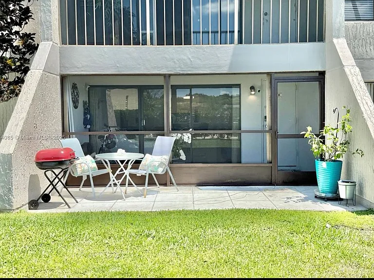 230 Lakeview Dr #102 — Photo 4
