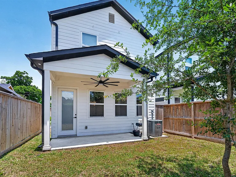 7314 Avenue L — Photo 31