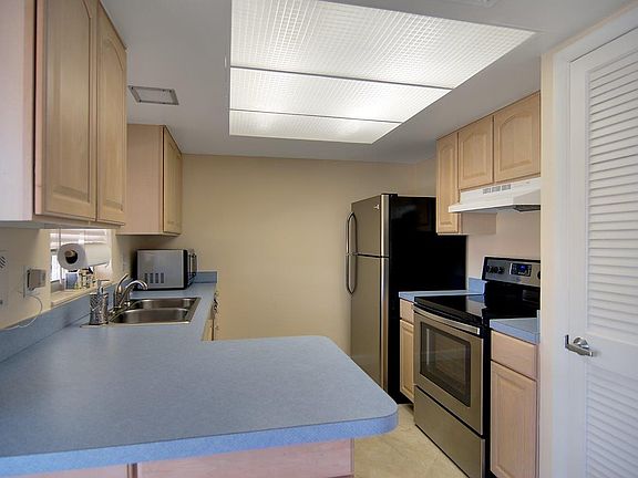 Another view of kitchen