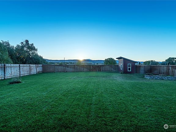 3rd image of 2307 N Creeksedge Way