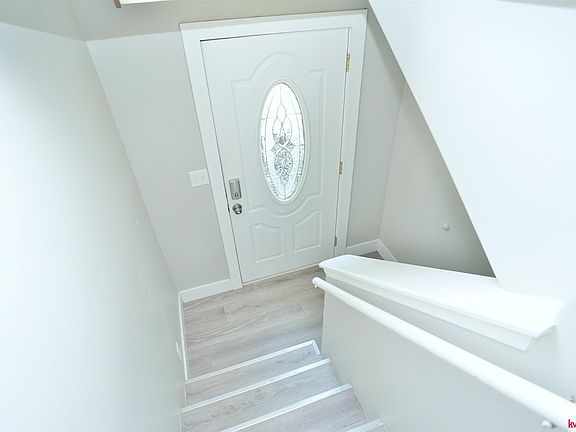 3rd image of 736 W Joel St