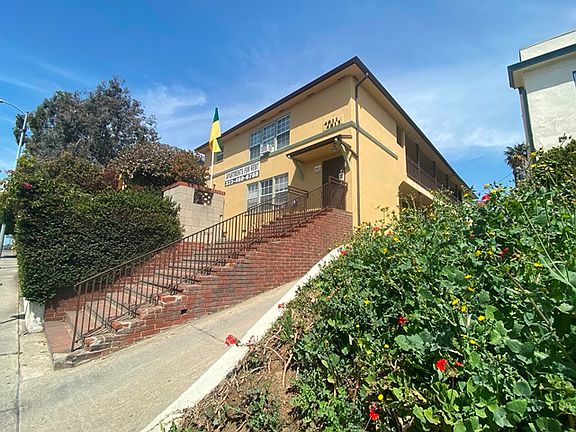 2nd image of 4811 1/2 N Beverly Blvd #4811-1/2