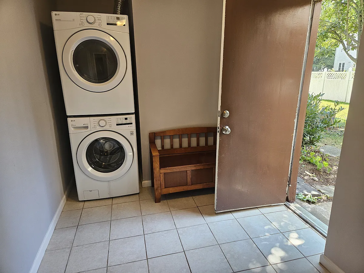 Private entry into Mud room. - 7508 Tarpley Dr #BASEMENT