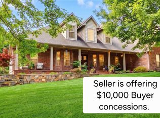 2305 E Whispering Oaks Ln, Fayetteville, AR 72701