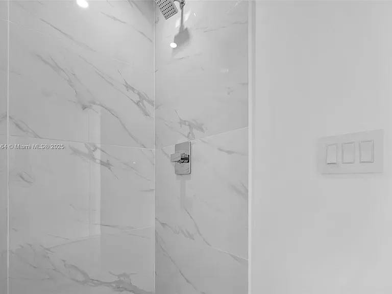 700 NE 24th St #4507 — Photo 40