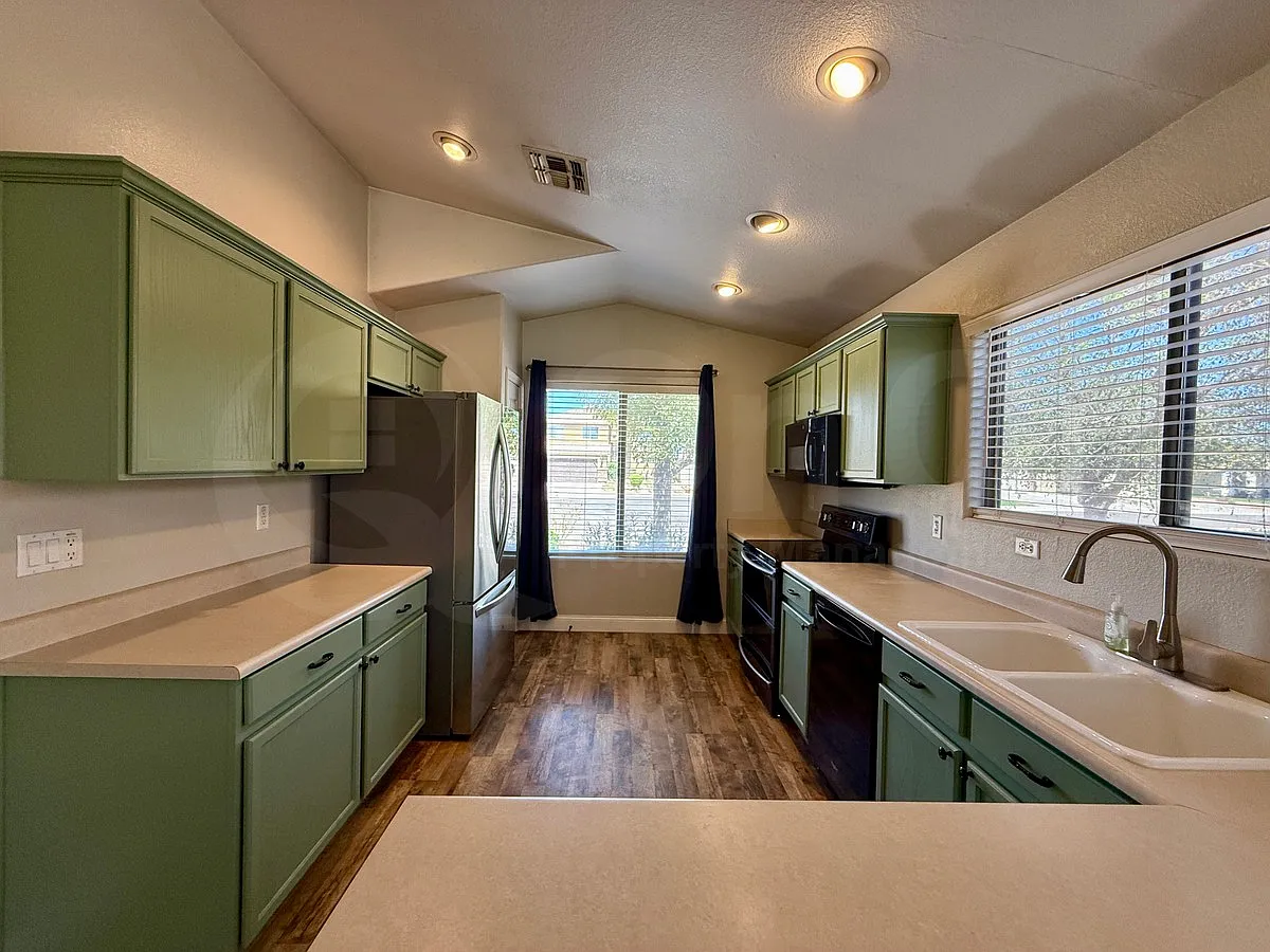 3 bed, 2.0 bath, 1516 sqft, $1,900 — Photo 4
