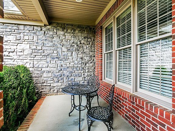 5th image of 204 Tazwell Dr