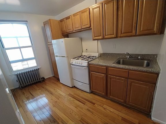 2nd image of 32 Joralemon St APT 111