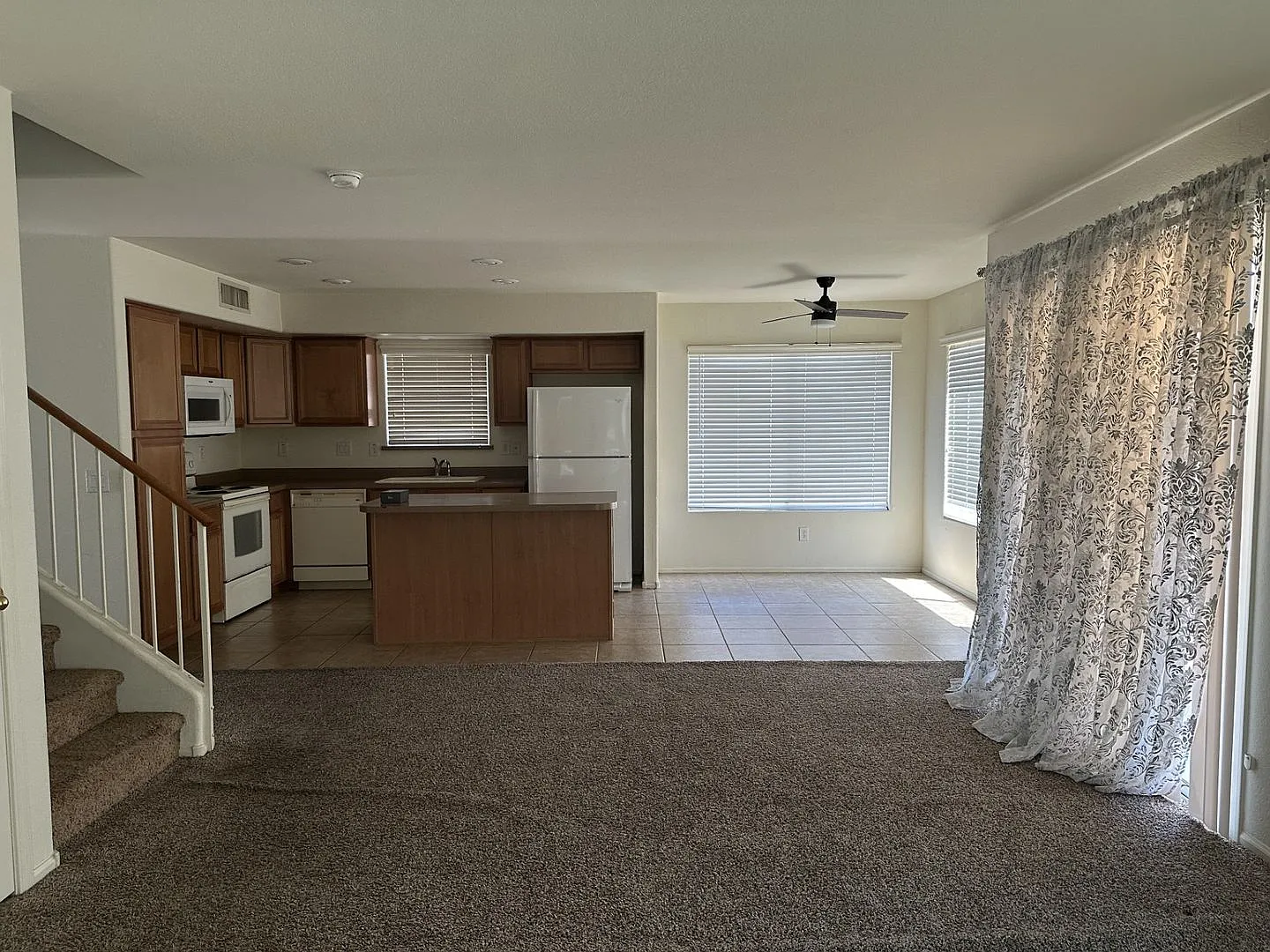 4 Bedroom, 2.5 bath home in Rancho El Dorado — Photo 3