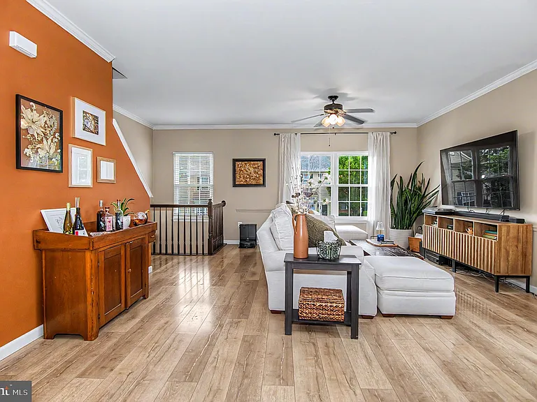 510 Lilac Ter NE — Photo 3