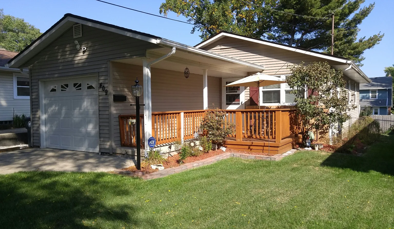 409 Leeds St photo 1