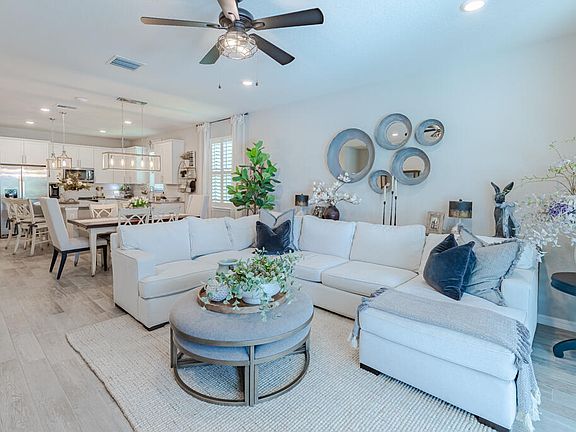 5th image of 348 SE Courances Drive