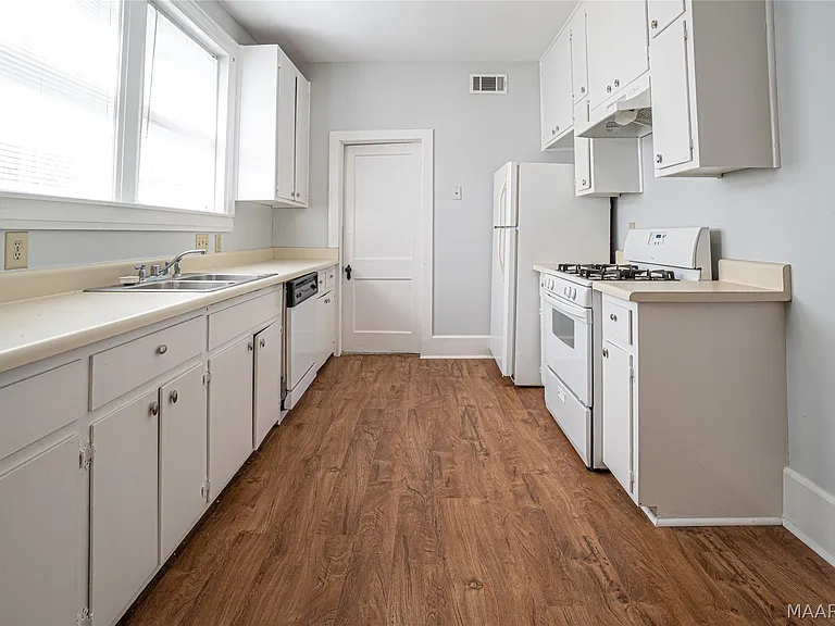 1131 S Perry St — Photo 2