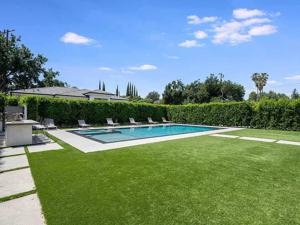 23264 Gonzales Dr