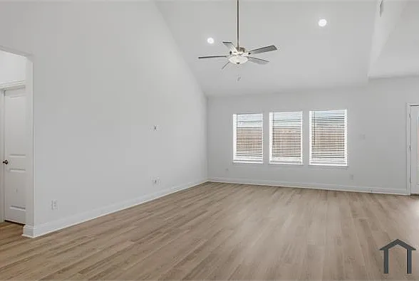 5 bed, $4,125 — Photo 2