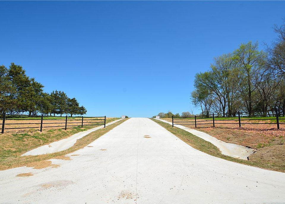 2nd image of 19 Readings Ranch Ln