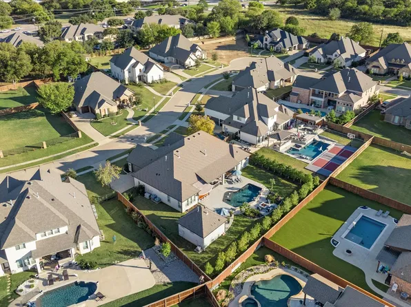 7407 Winding Way Dr, Arlington, TX 76001