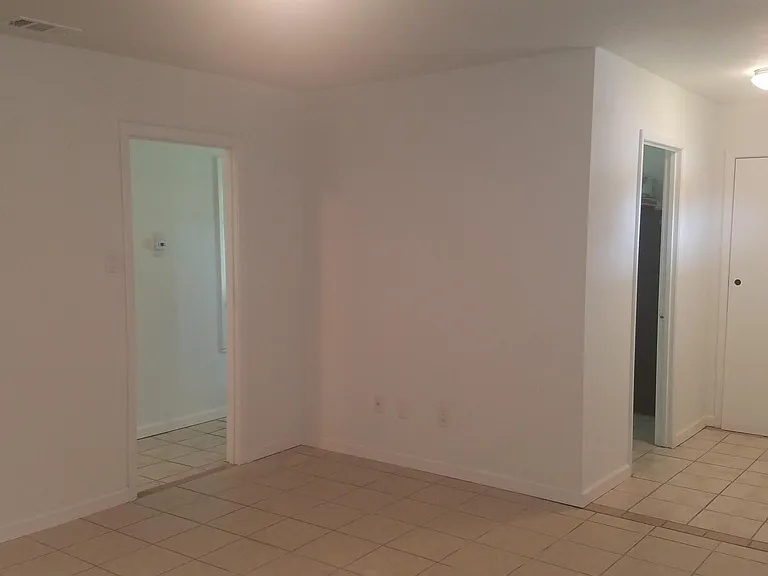 678 Meadow Dr — Photo 4