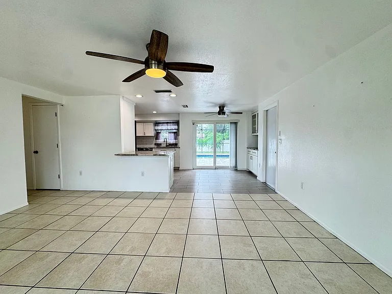 3410 Bay St — Photo 4