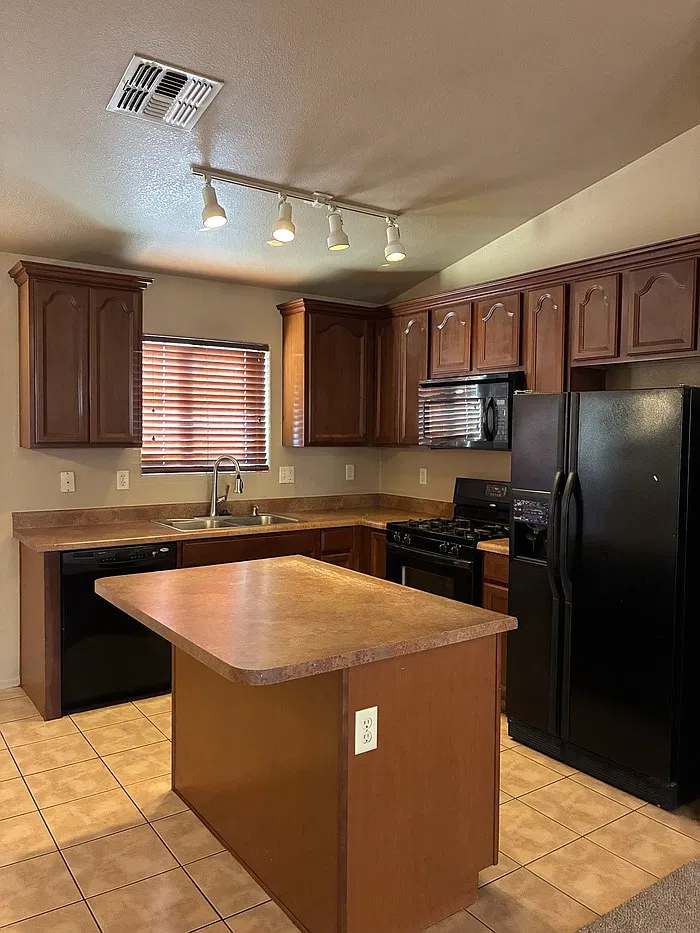 3 bed, 2.0 bath, $1,650 — Photo 3