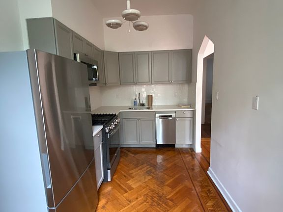 5th image of 949 President St #2F