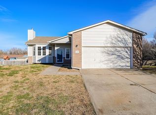 10102 W Lotus Cir, Wichita, KS 67209