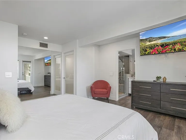 546 Temple Hills Dr — Photo 27