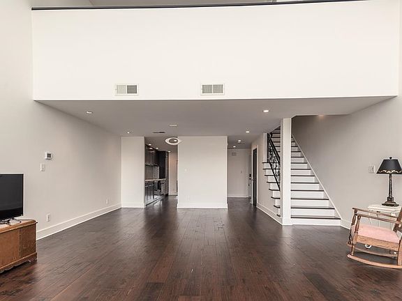 3rd image of 377 Riverbluff Pl APT 3