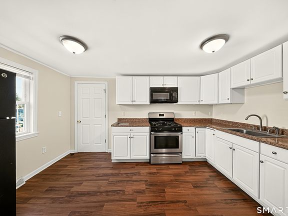 4th image of 185 Forest Road