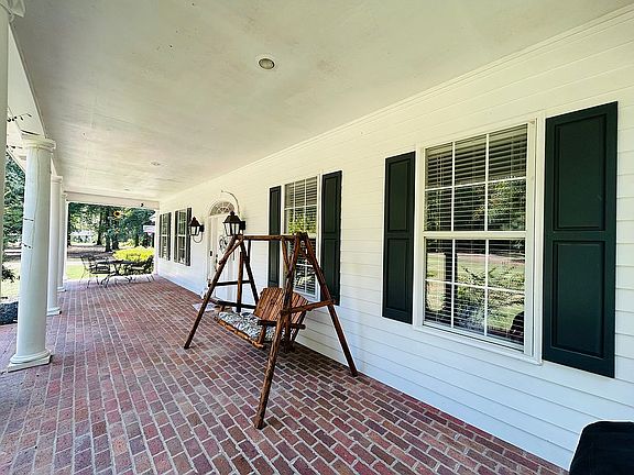 2nd image of 2136 Carol St