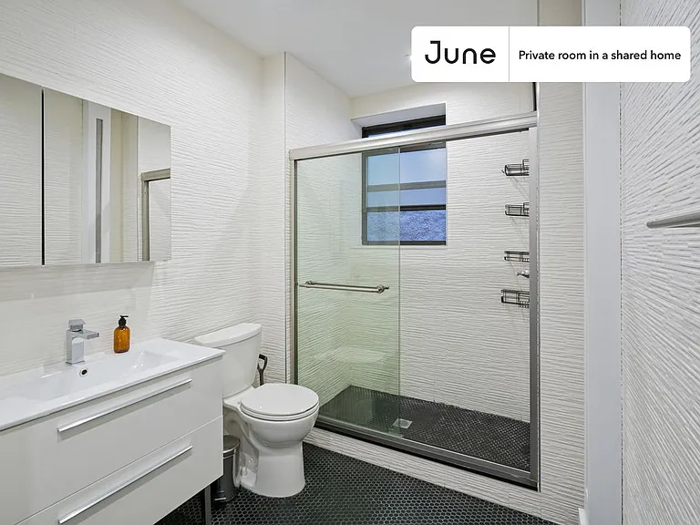 301 Saint Nicholas Ave #C — Photo 11