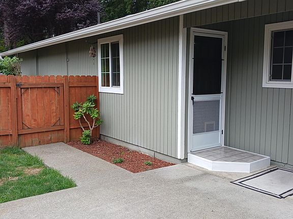 2nd image of 4922 Hemphill Dr SE