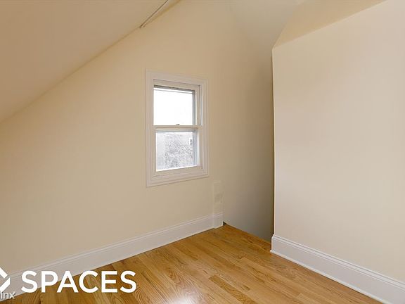 4th image of 1029 W Wellington Ave #3