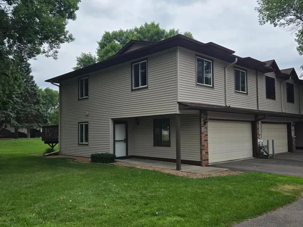 8824 N Maplebrook Ct, Minneapolis, MN 55445
