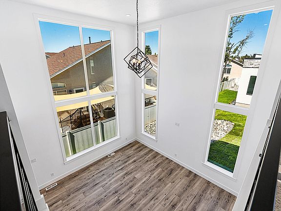 4th image of 449 E Greenwood Ave