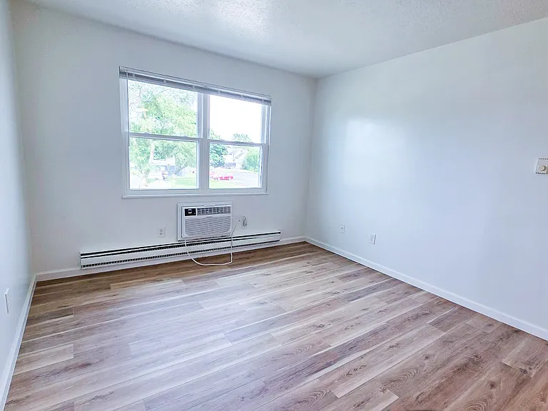 432 E Washington St #12 — Photo 4