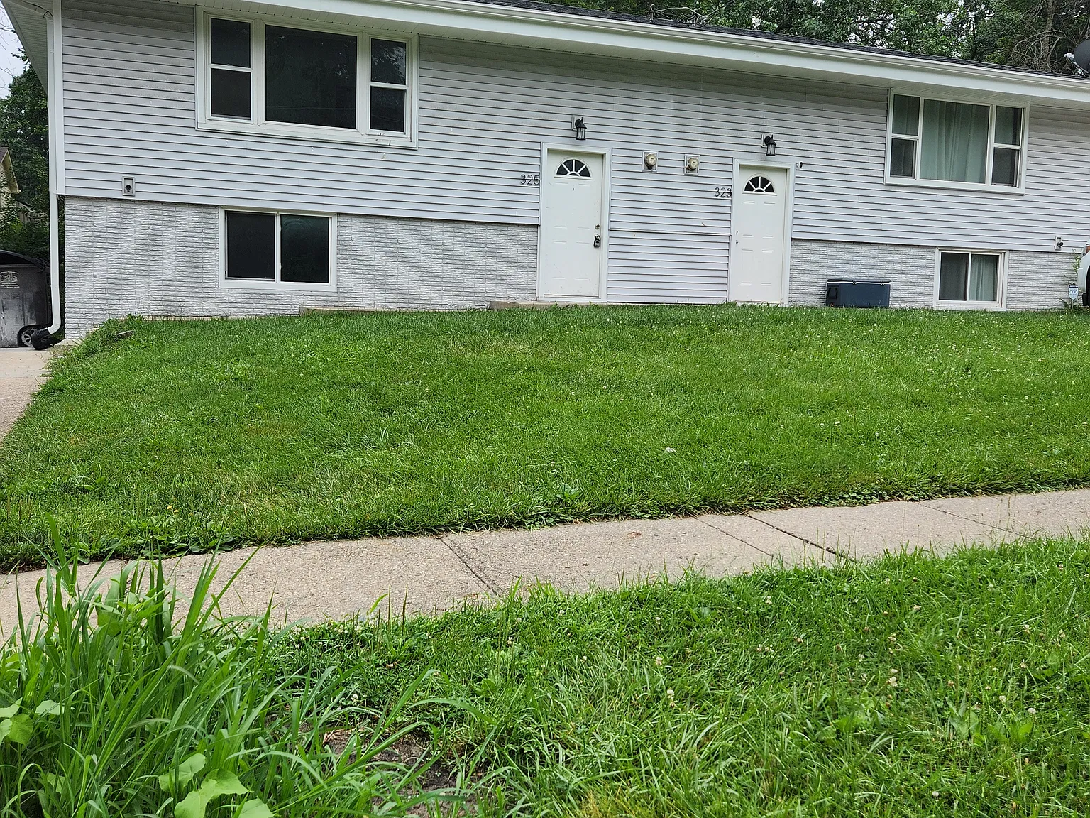 3 bed, 1.5 bath, 1250 sqft, $1,345 — Photo 1