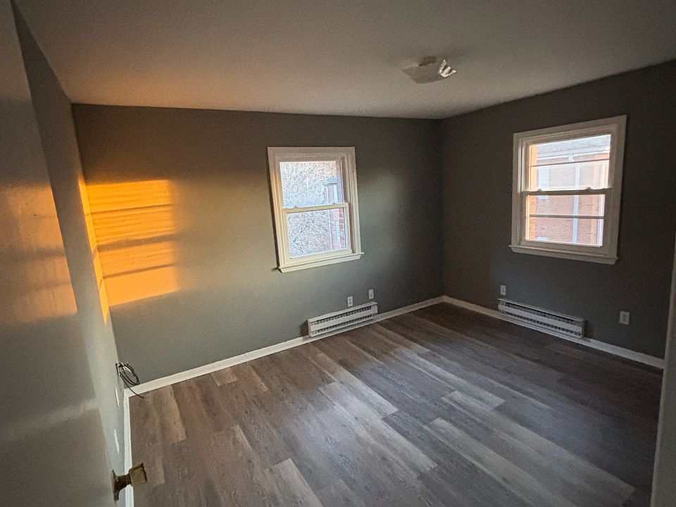 1st image of 65 Donna Dr