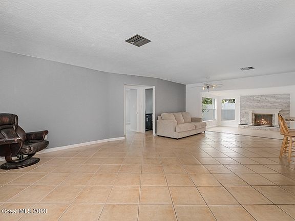 4th image of 2435 Sadler Ln