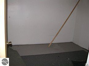 3rd image of 7090 Lakeview Dr
