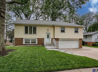 601 Redwood Dr, Lincoln, NE 68510