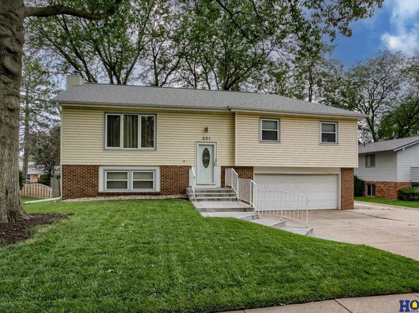 601 Redwood Dr, Lincoln, NE 68510