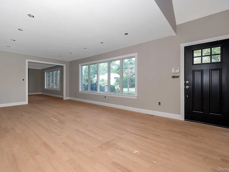 58 Marion Dr — Photo 23