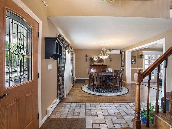 4th image of 49 Stone Ln