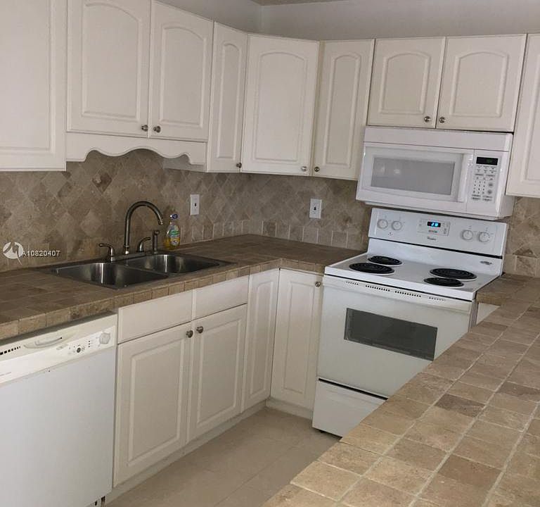 1st image of 116 San Remo Blvd