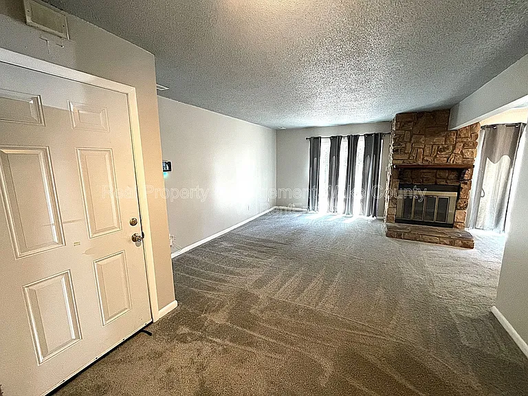 4702 Walden Pond Dr #D — Photo 7